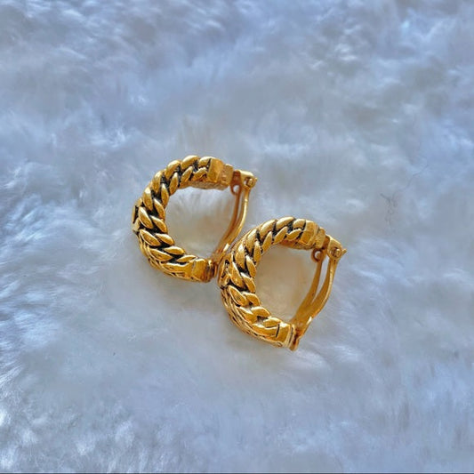 CHANEL   gold earrings