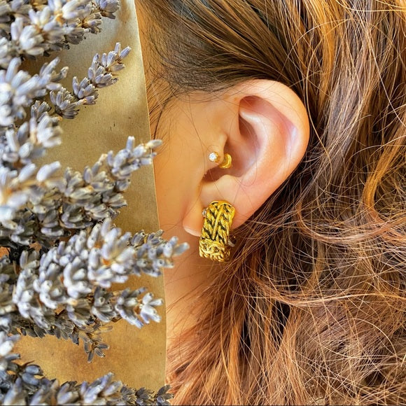 CHANEL   gold earrings