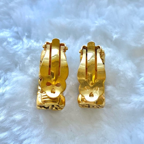 CHANEL   gold earrings