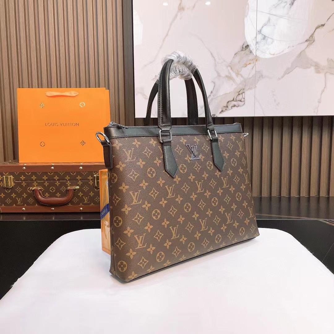 Luxury Handbags Louis Vuitton 526