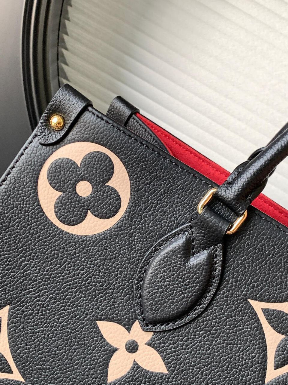 LV On TheGo GM Da Bicolor Monogram