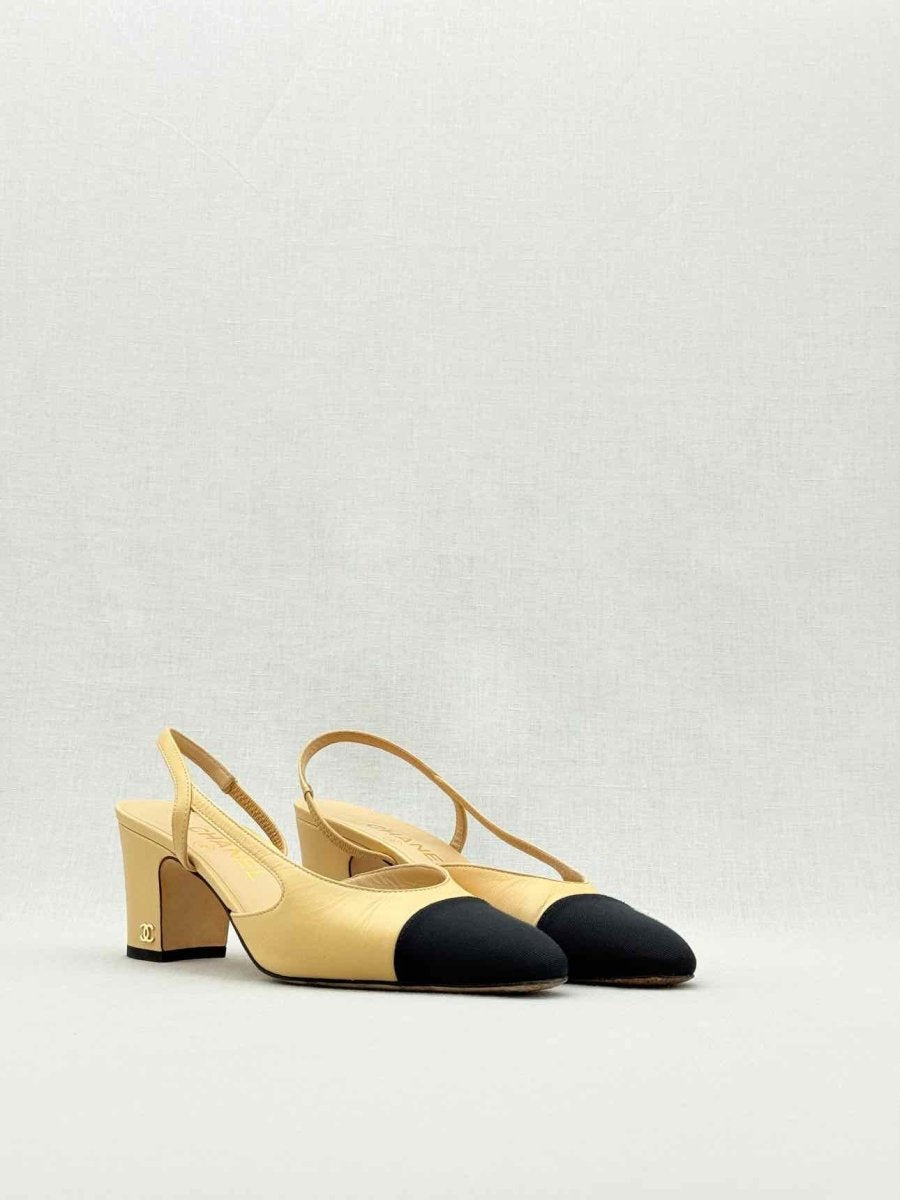 CHANEL Beige & Black Size EU 37.5 Slingbacks