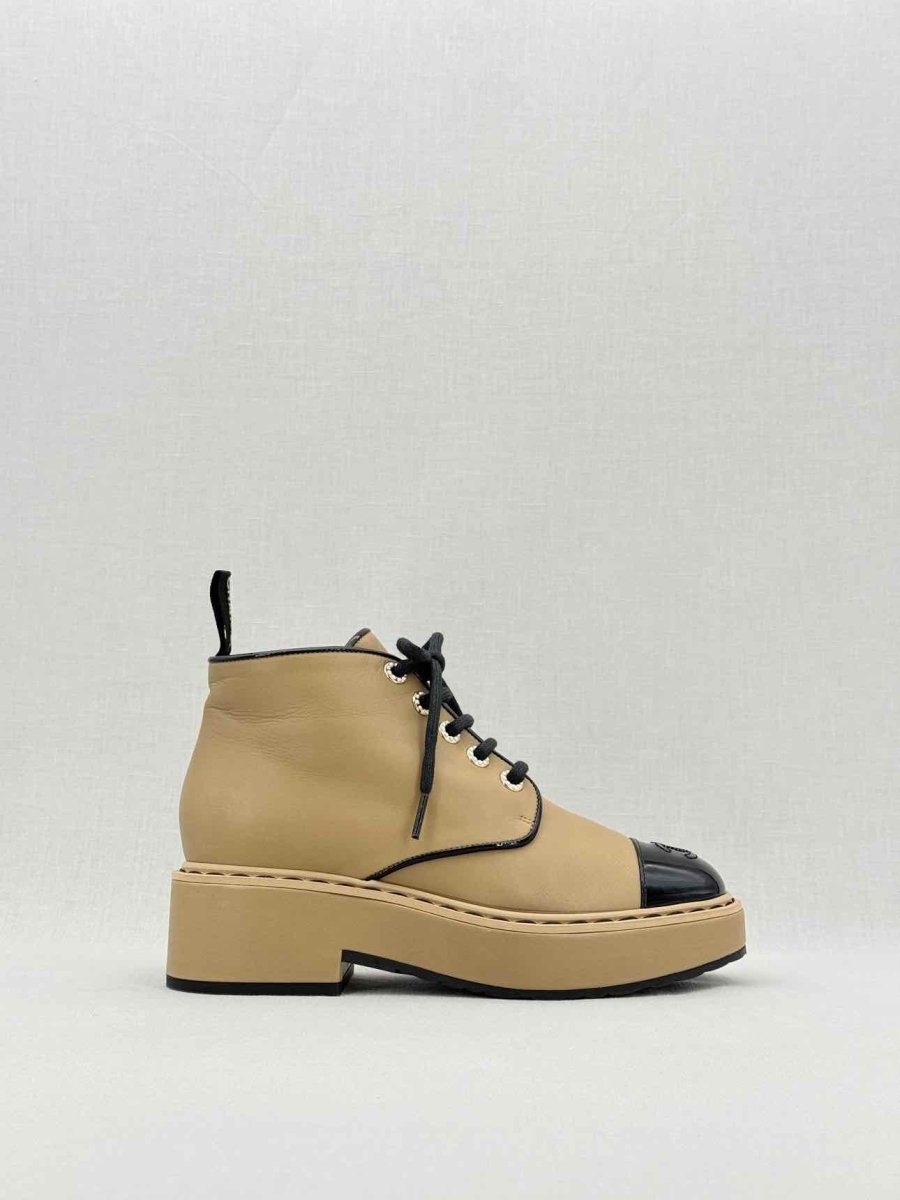 CHANEL Beige & Black Size EU 39.5 Boots