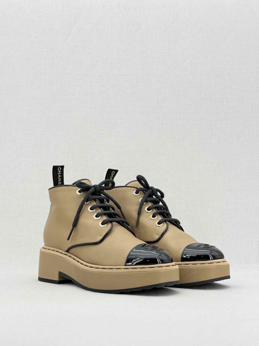 CHANEL Beige & Black Size EU 39.5 Boots