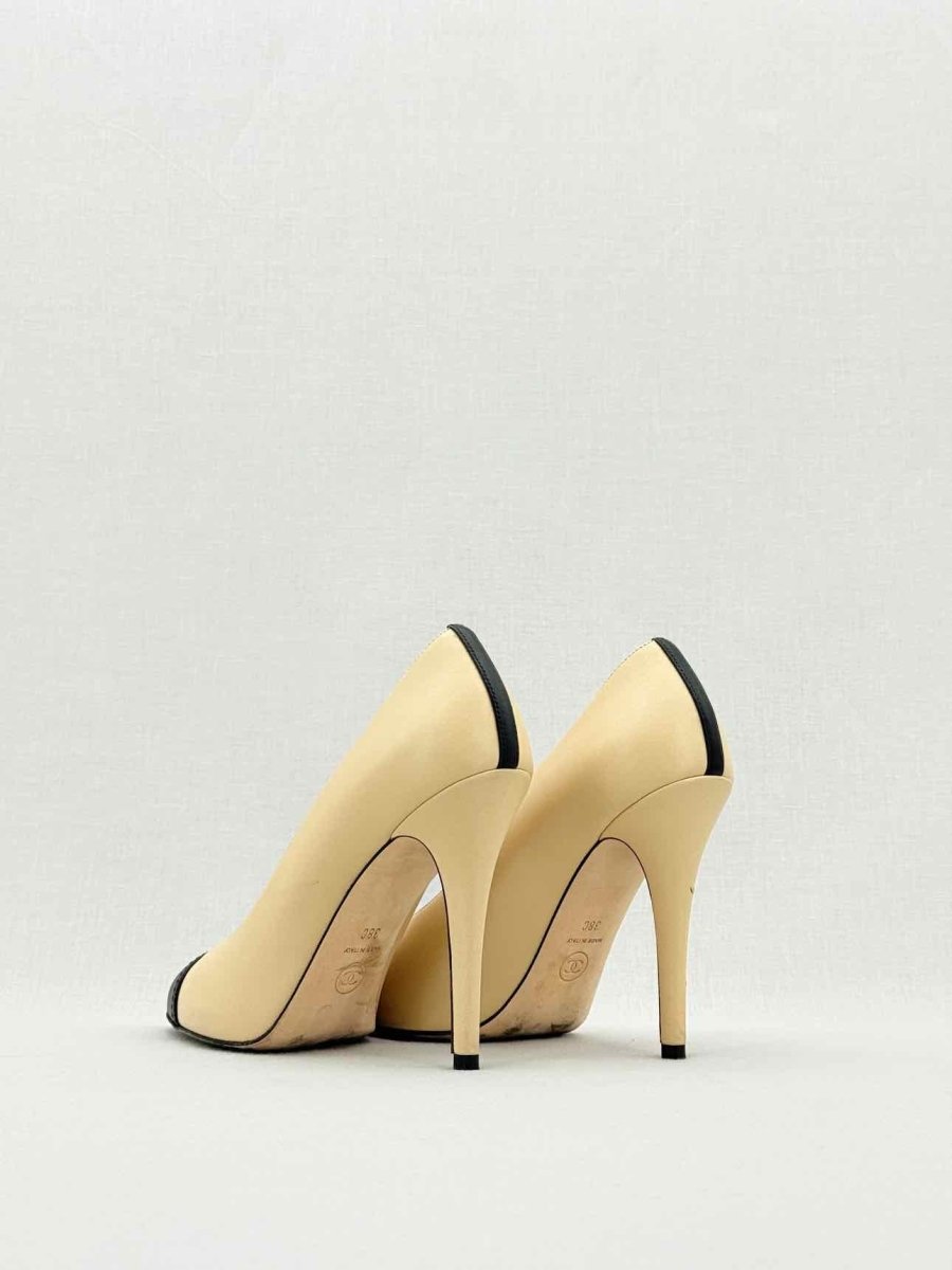 CHANEL Beige w/ Black CC Cap Toe Size EU 38 Pumps