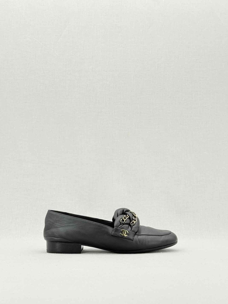 CHANEL Black Size EU 36 Loafers