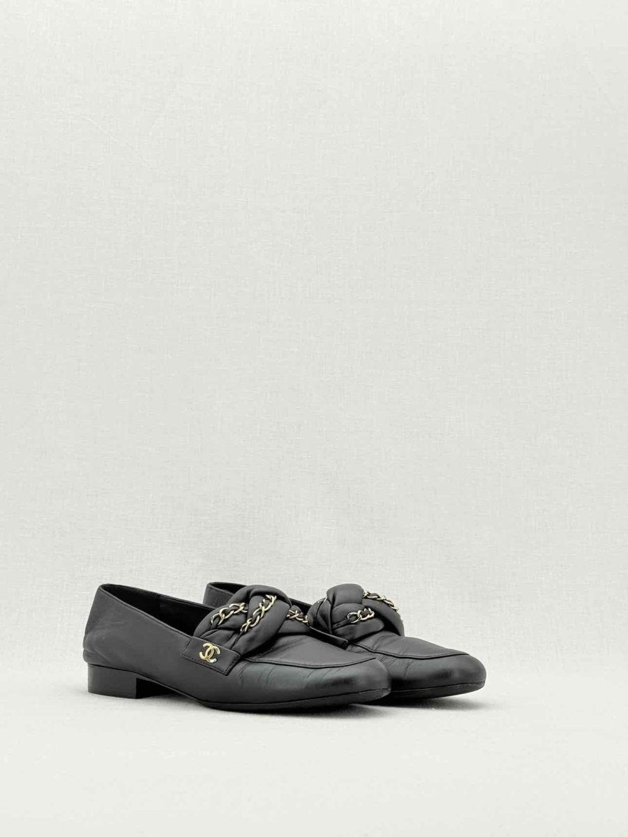 CHANEL Black Size EU 36 Loafers