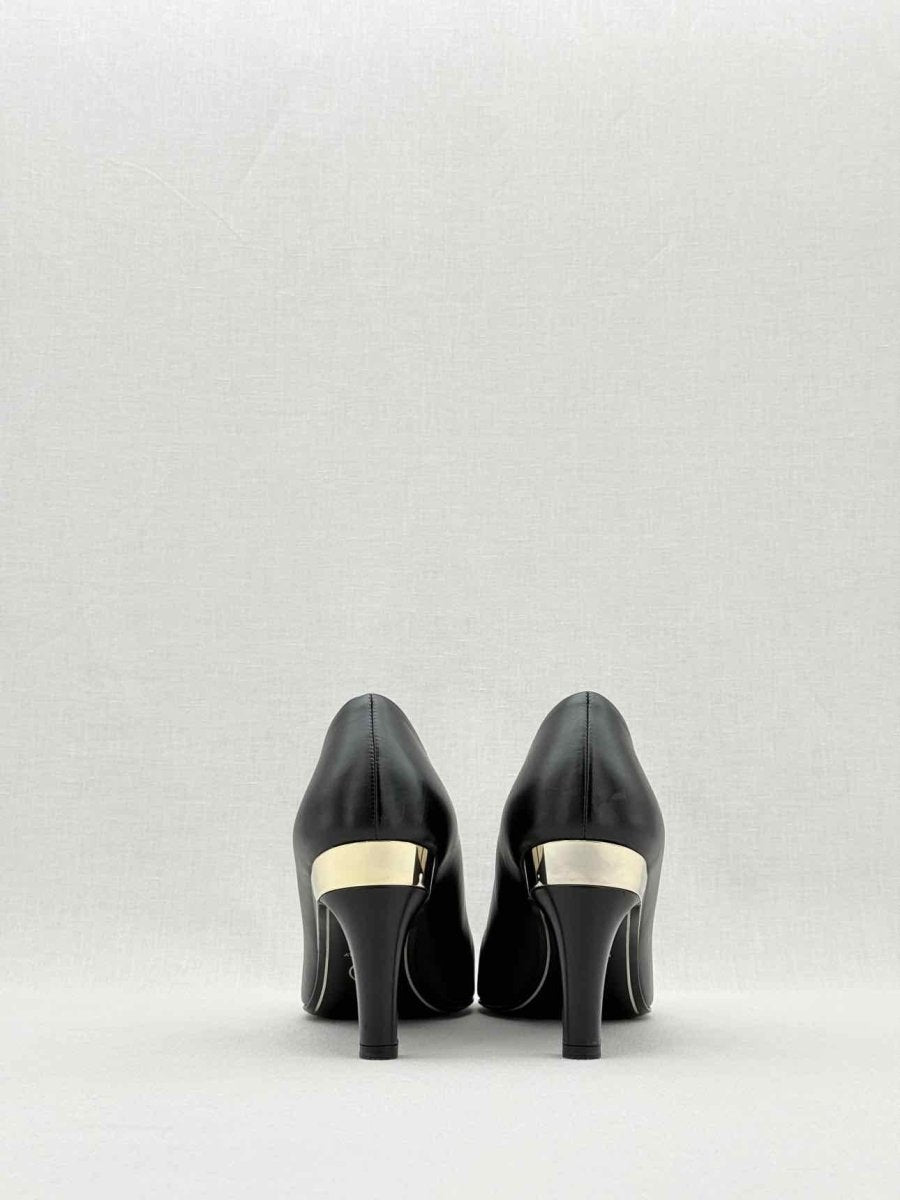 CHANEL Black Size EU 38 Pumps