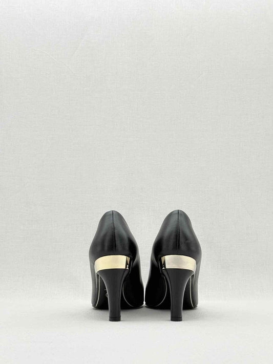 CHANEL Black Size EU 38 Pumps