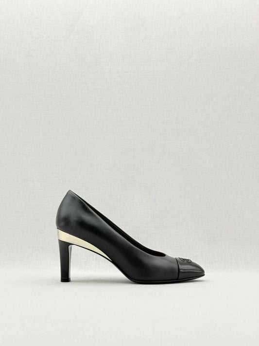 CHANEL Black Size EU 38 Pumps