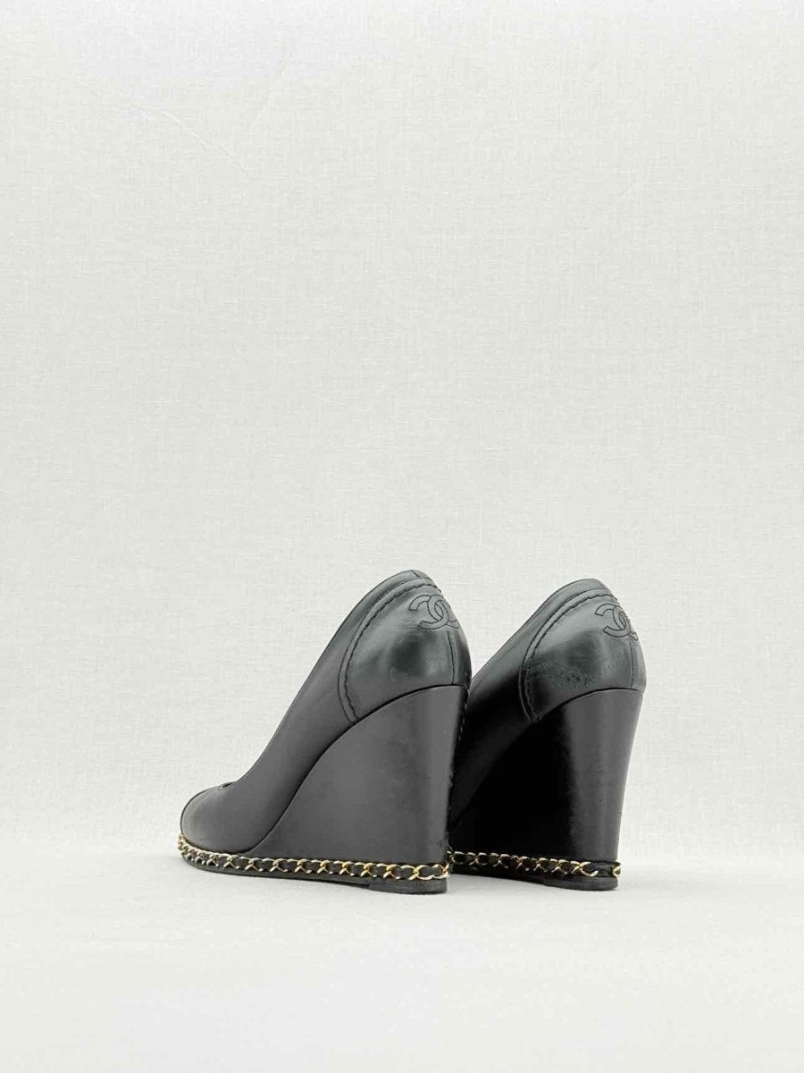 CHANEL Black Size EU 38 Wedges