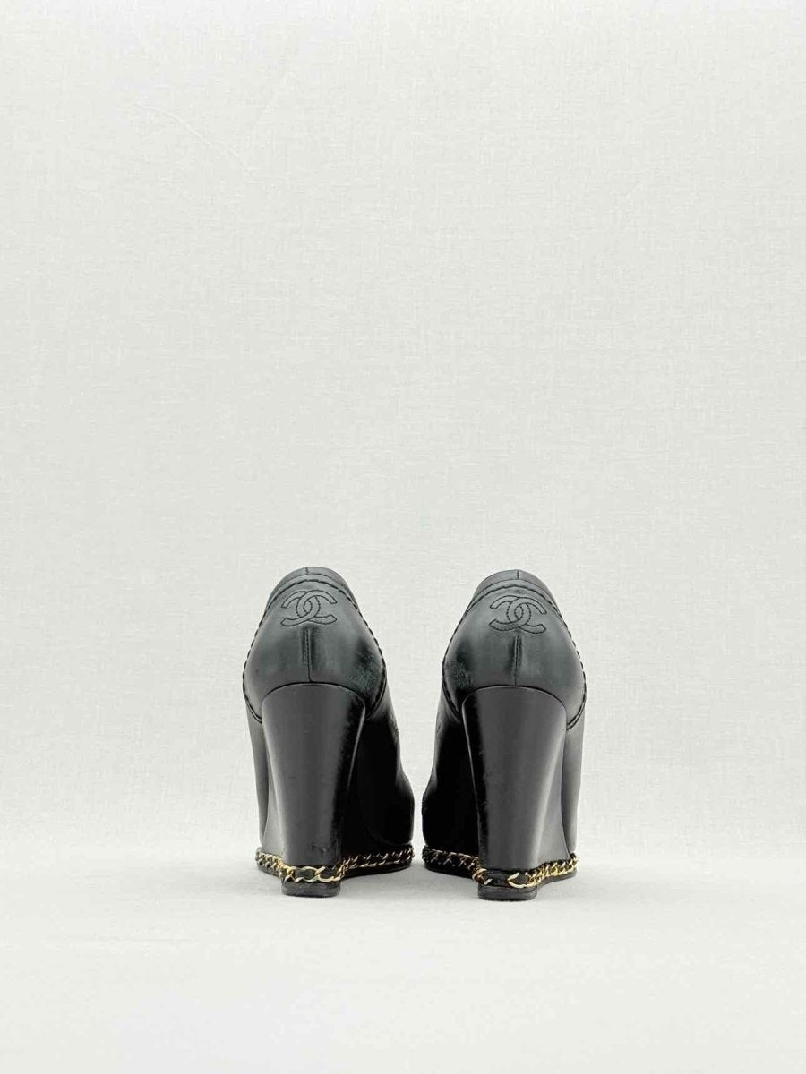 CHANEL Black Size EU 38 Wedges