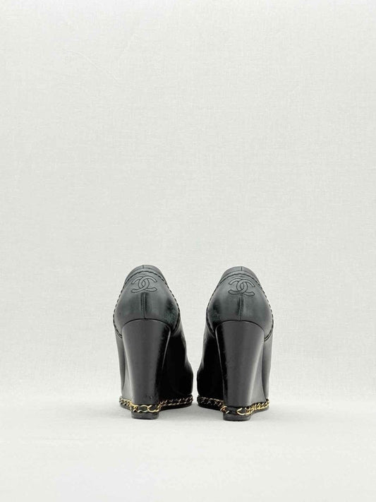 CHANEL Black Size EU 38 Wedges