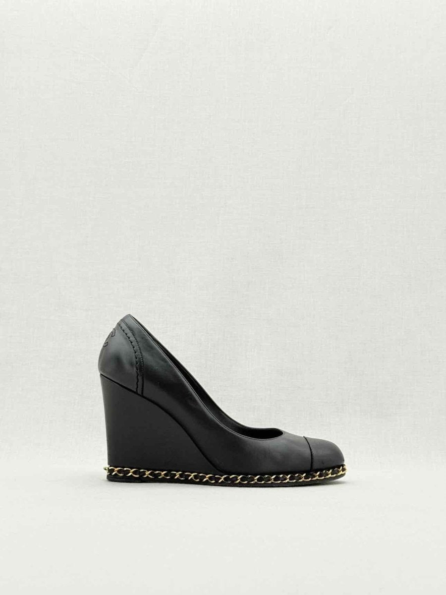 CHANEL Black Size EU 38 Wedges