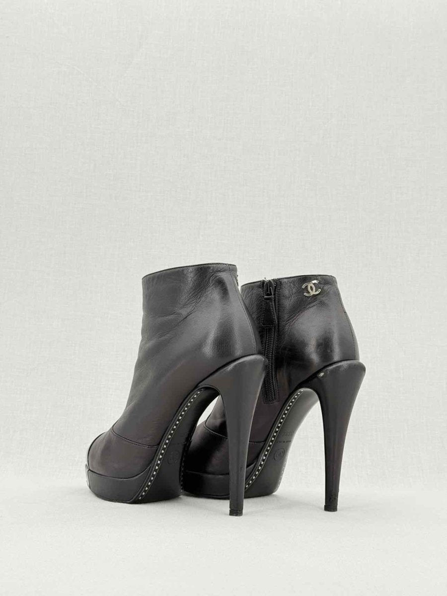 CHANEL Black Size EU 38.5 Ankle Boots