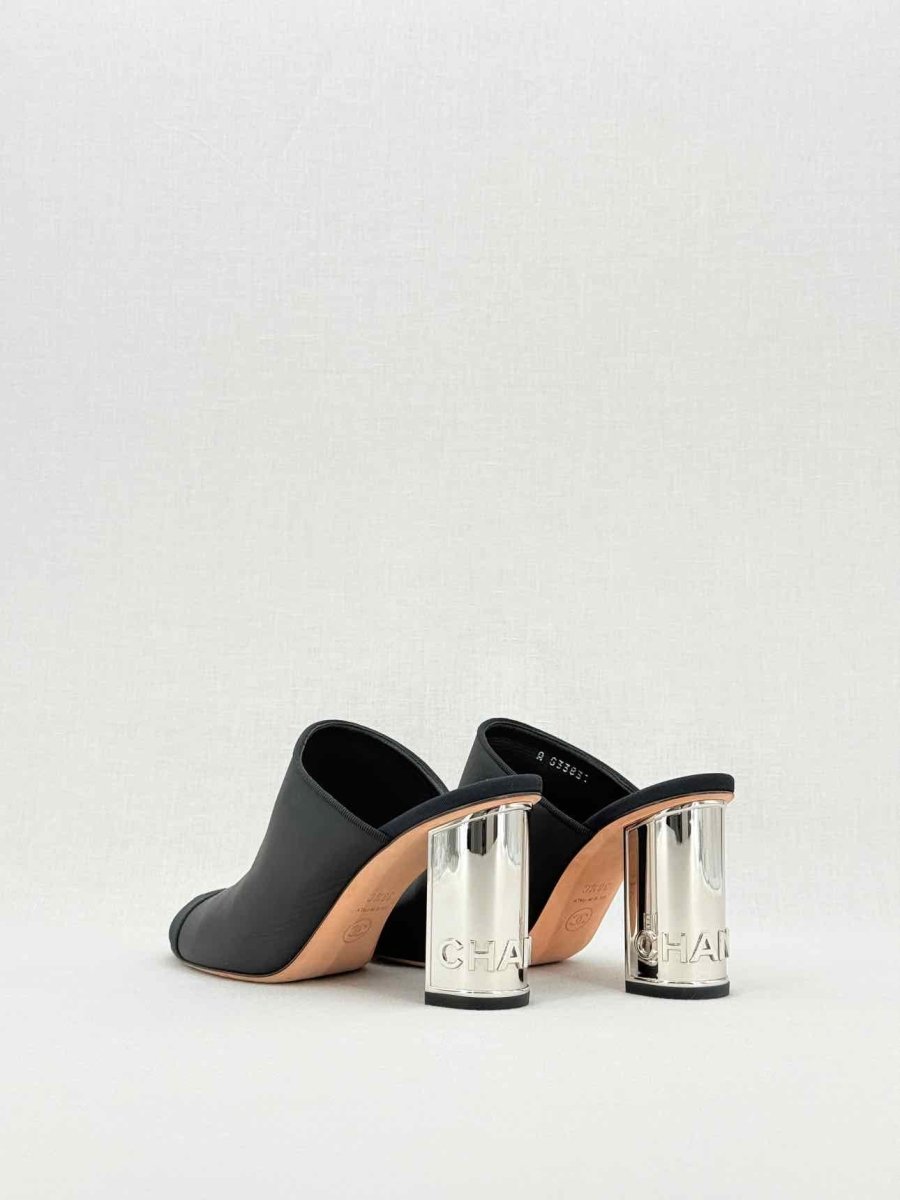 CHANEL Black Size EU 38.5 Mules