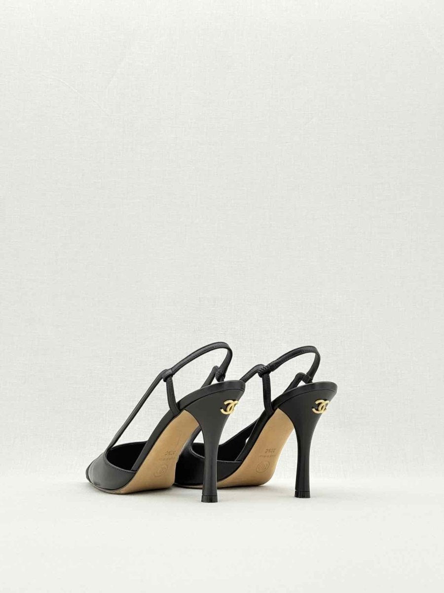 CHANEL Black Size EU 38.5 Slingbacks