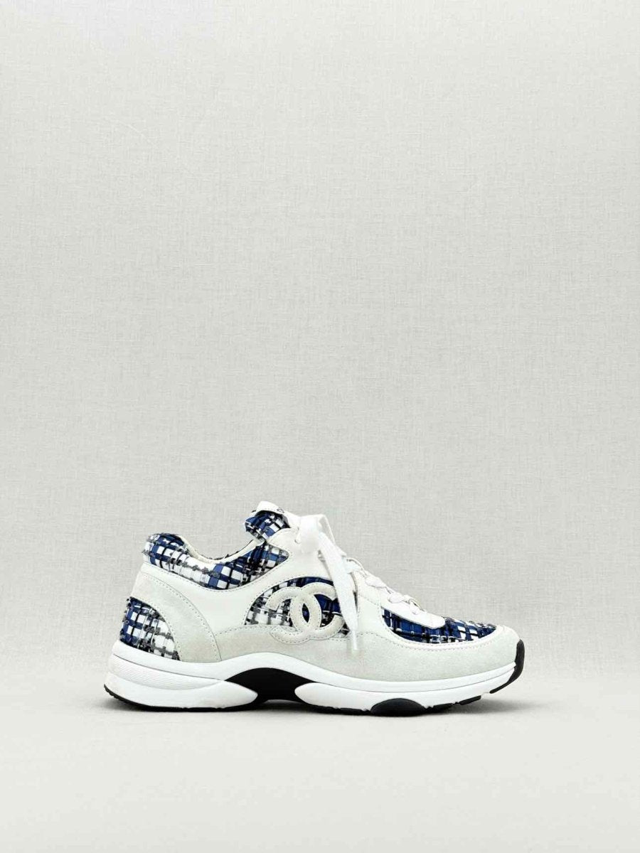 CHANEL CC Blue & White Size EU 39.5 Sneakers