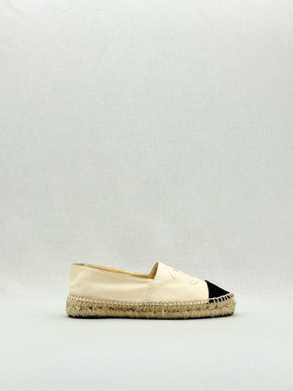 CHANEL Espadrille Off-white CC Logo Size EU 39 Flats