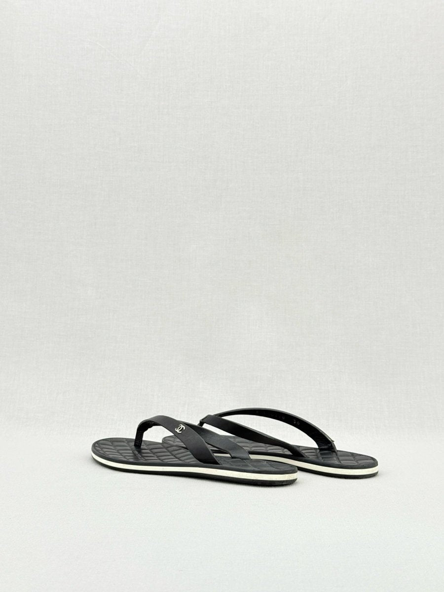 CHANEL Flip Flop Black Quilted Size EU 36 Sandals