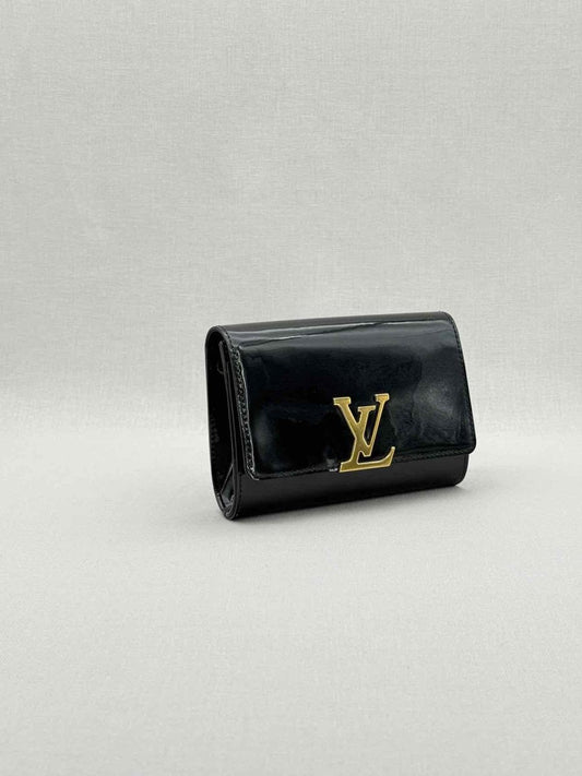 LOUIS VUITTON Black Shoulder Bag