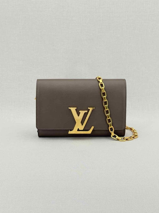 LOUIS VUITTON Chain Louise Taupe Clutch