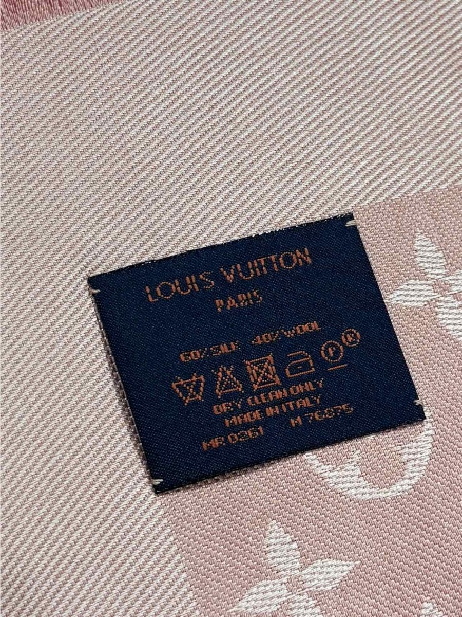 LOUIS VUITTON Pink Shawl