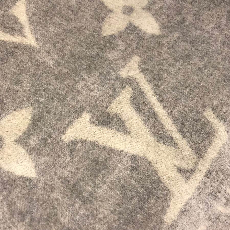LOUIS VUITTON M71126 Women's Scarf