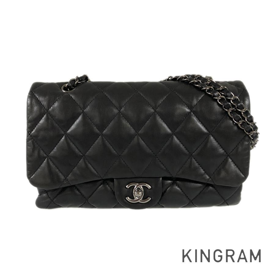 CHANEL Matelasse Shoulder bag