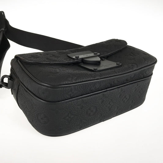 LOUIS VUITTON Taurillon Leather S Lock Messenger M58489 Shoulder bag