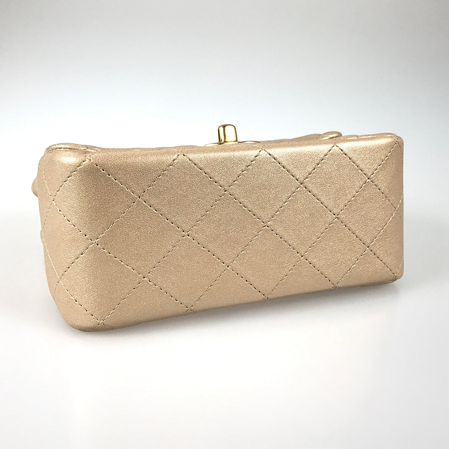 CHANEL Mini Matelasse 17 Shoulder bag