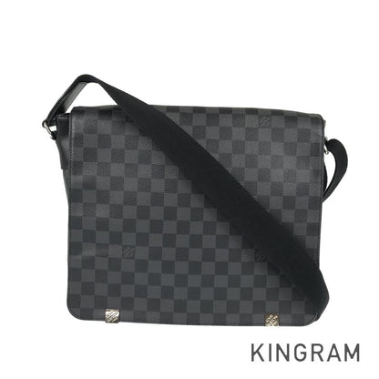 LOUIS VUITTON Messenger bag