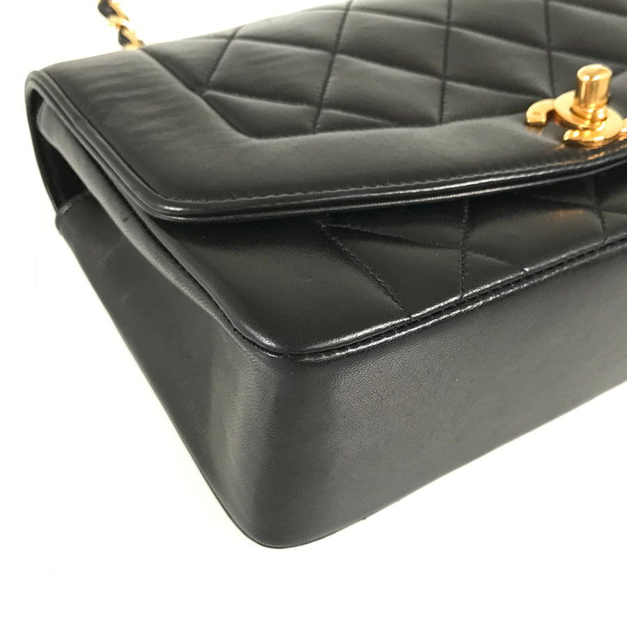 CHANEL Diana 22 Shoulder bag