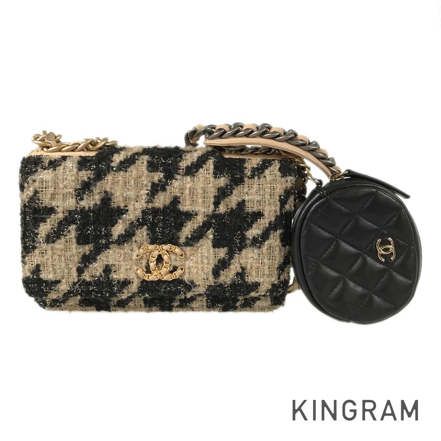 CHANEL Matelasse Shoulder bag