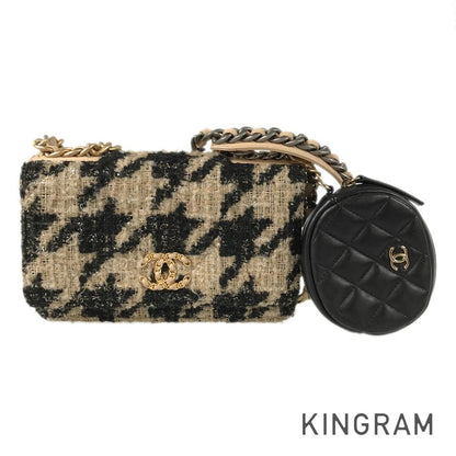 CHANEL Matelasse Shoulder bag