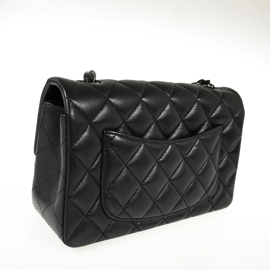 CHANEL Mini Matelasse 20 Shoulder bag