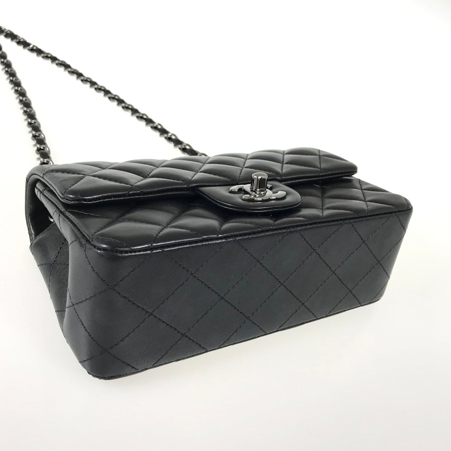 CHANEL Mini Matelasse 20 Shoulder bag