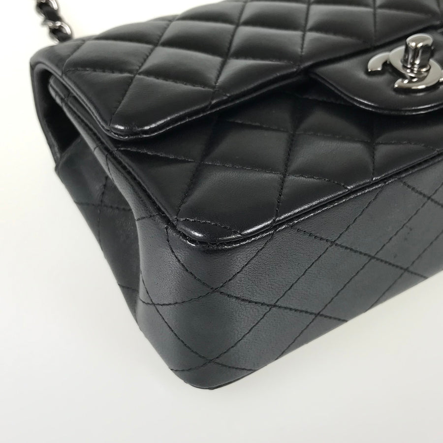 CHANEL Mini Matelasse 20 Shoulder bag