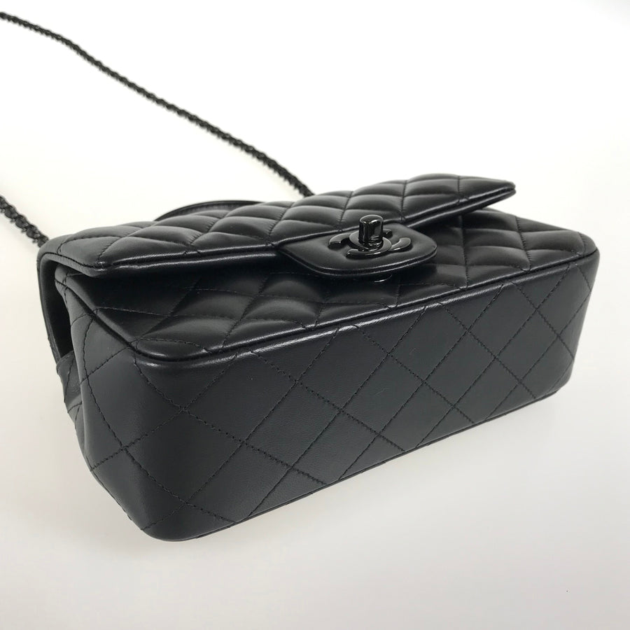 CHANEL Matelasse Top handle Shoulder bag