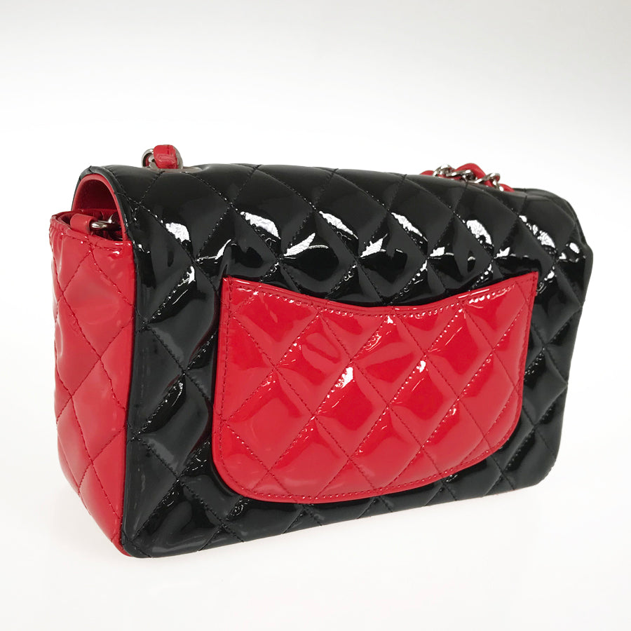 CHANEL Matelasse 20 Shoulder bag
