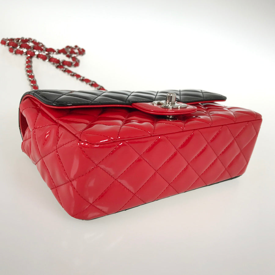 CHANEL Matelasse 20 Shoulder bag