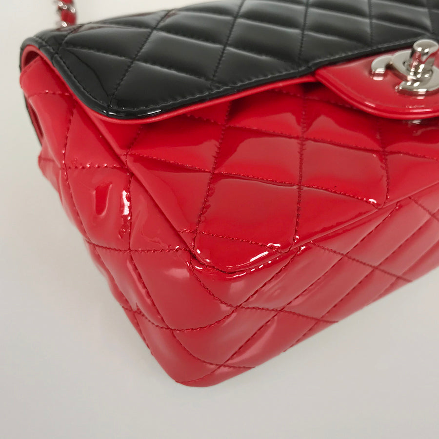 CHANEL Matelasse 20 Shoulder bag