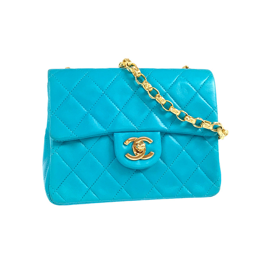 CHANEL Chain Gold Hardware Shoulder Bag