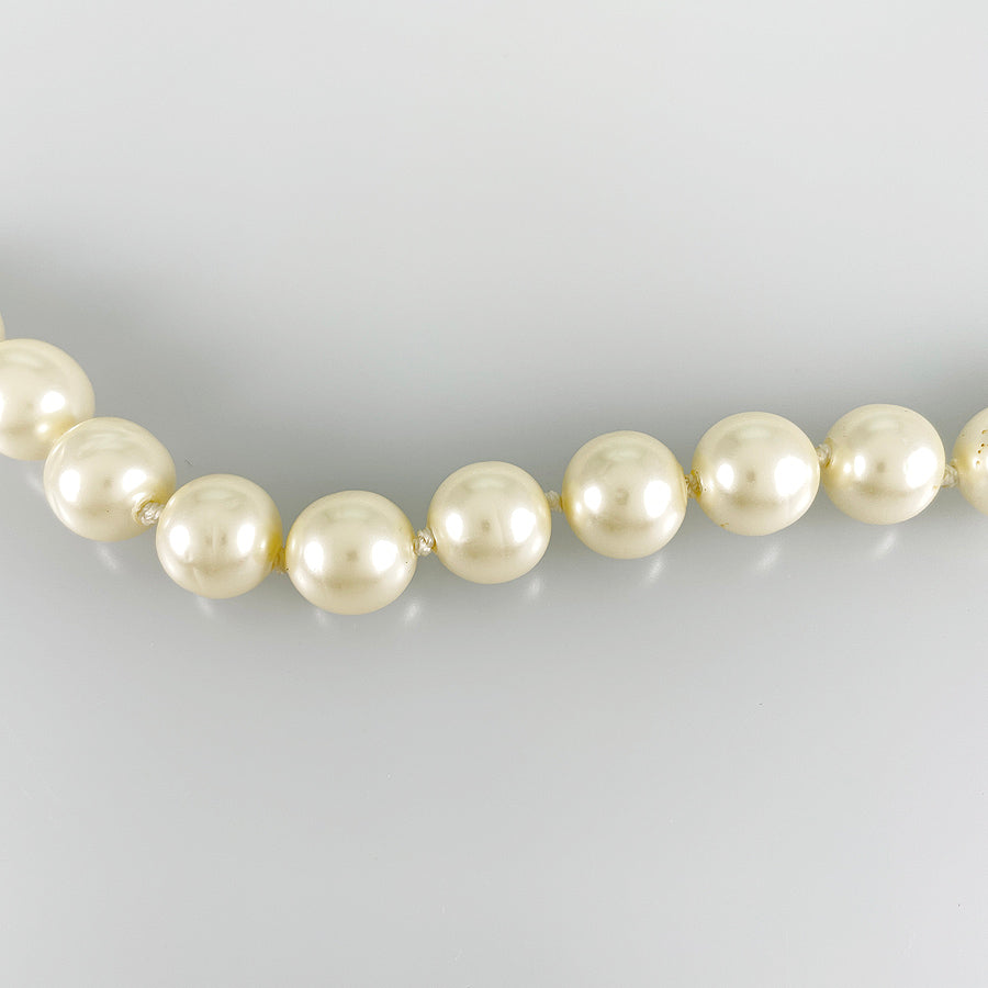 CHANEL 5 hooks choker