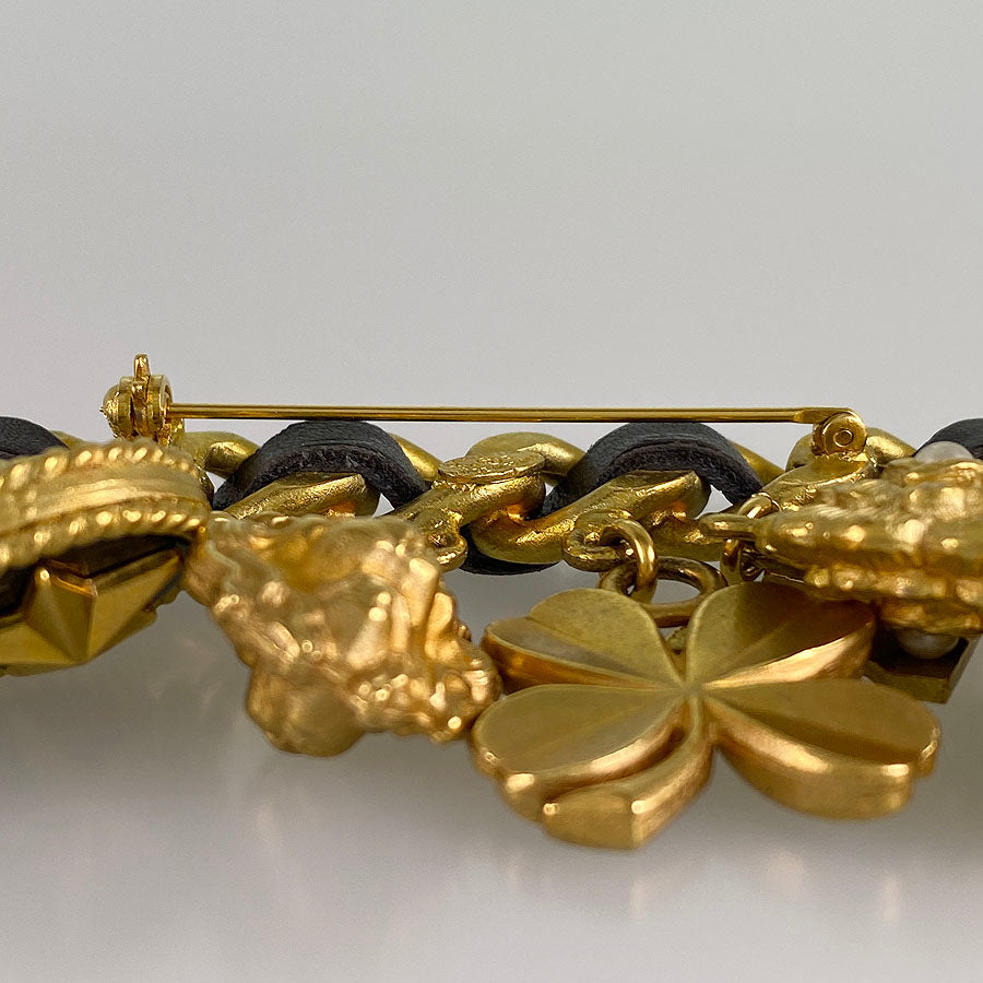 CHANEL Icon swing Brooch