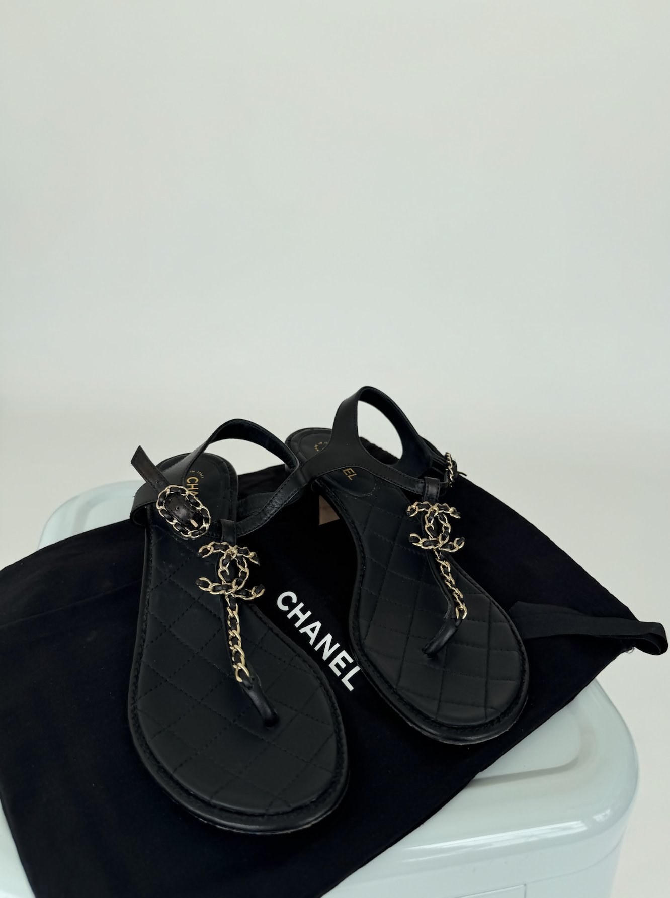 CHANEL LEATHER CHAIN CC THONG SANDALS