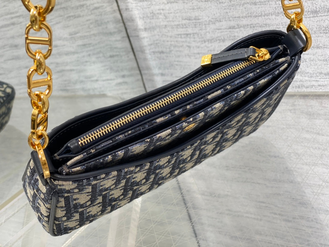 CD HOBO AVENUE 21CM BLUE OBLIQUE EMBROIDERY Amelia