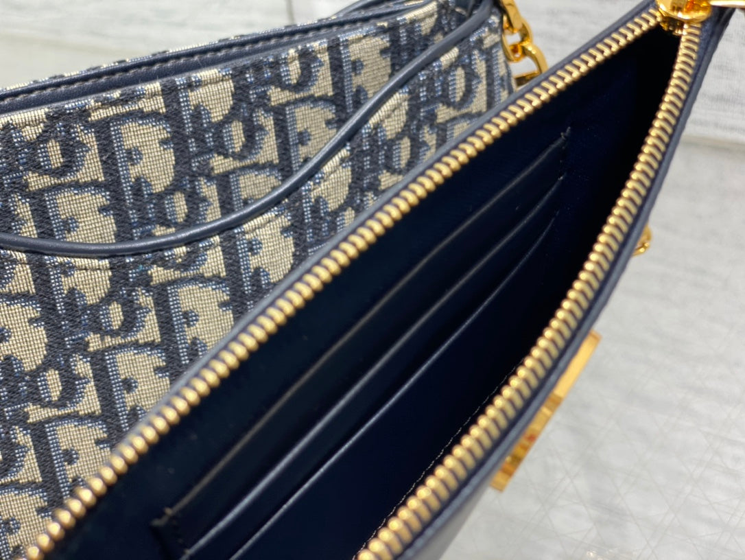 CD HOBO AVENUE 21CM BLUE OBLIQUE EMBROIDERY Amelia