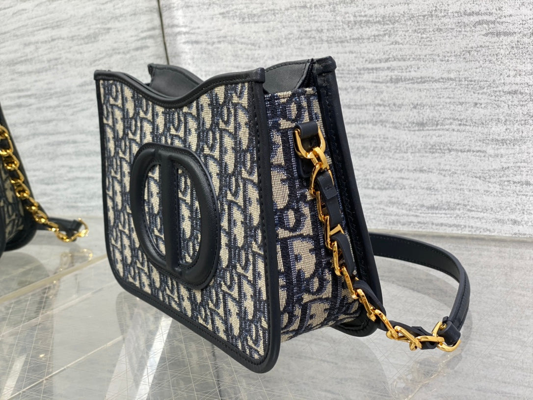 CD SIGNATURE HOBO 23.5CM BLUE OBLIQUE EMBROIDERY Amelia