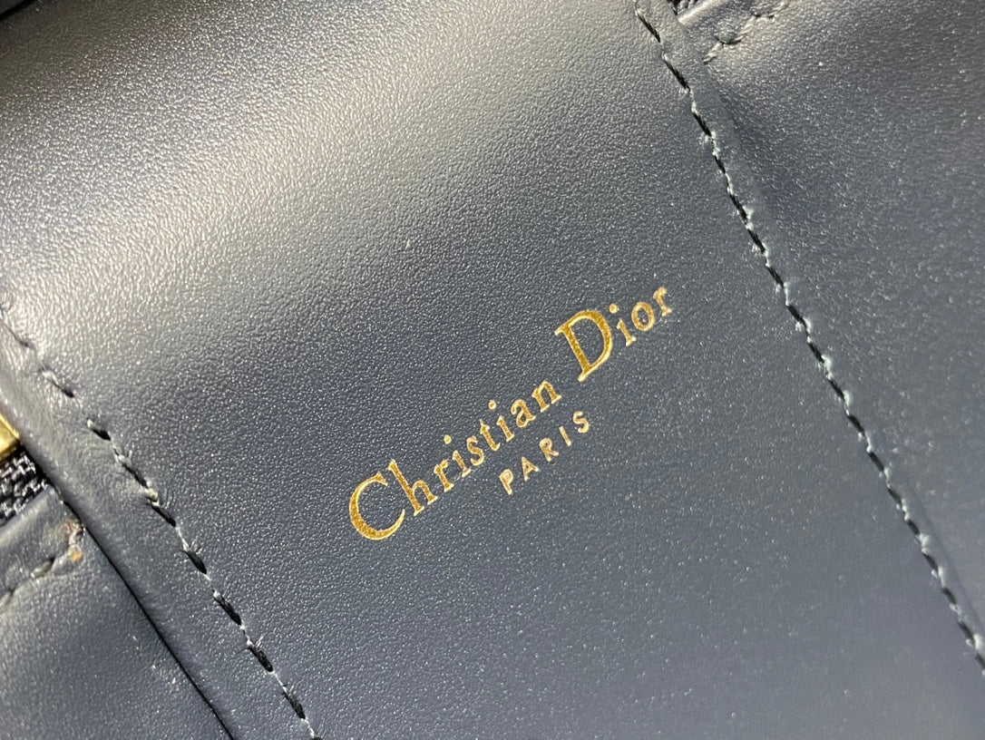 CD SIGNATURE VANITY 16CM BLUE OBLIQUE EMBROIDERY Amelia